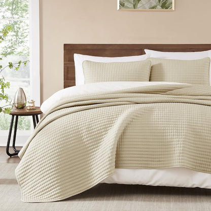 Queen Quilt-3 Pieces Lightweight Bedspreads Olive Green Queen Size Quilt Bedding Set for All Seasons, Soft Summer Coverlet with 2 Pillow Shams Suitable for Bed & Couch