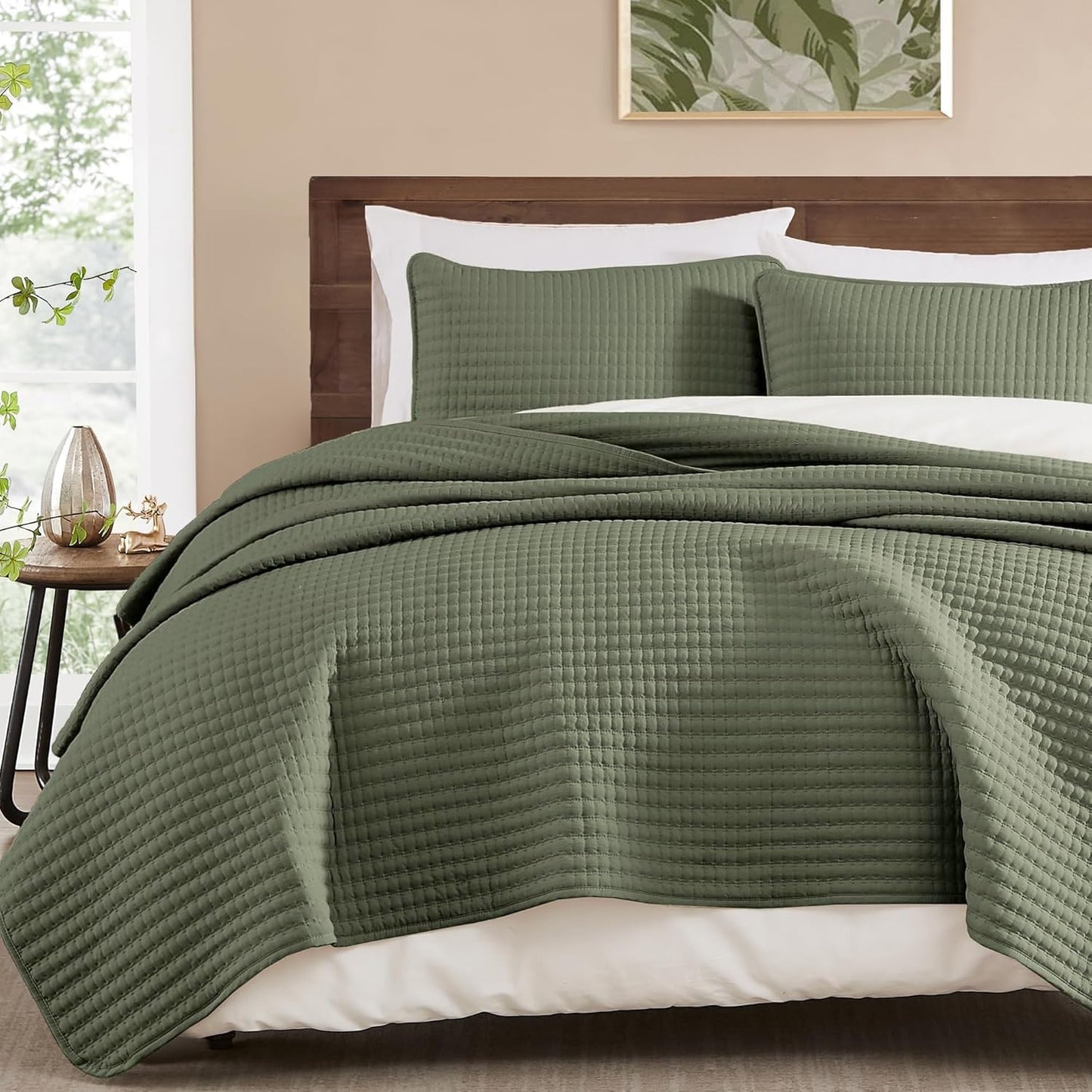 Queen Quilt-3 Pieces Lightweight Bedspreads Olive Green Queen Size Quilt Bedding Set for All Seasons, Soft Summer Coverlet with 2 Pillow Shams Suitable for Bed & Couch