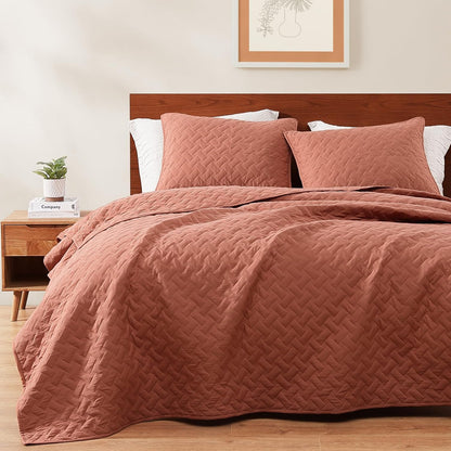 Queen Quilt-3 Pieces Lightweight Bedspreads Olive Green Queen Size Quilt Bedding Set for All Seasons, Soft Summer Coverlet with 2 Pillow Shams Suitable for Bed & Couch