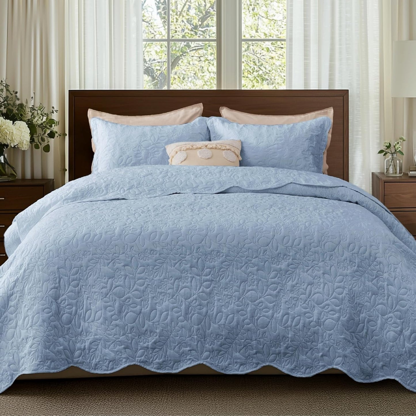Quilts Queen Size - Bright White Bedspread Queen Size & Lightweight Comforter, Modern Coverlet with Clover Pattern, Ultra Soft All-Season Bedding, 90 x 96 Inches | Stitch-Free Quilting, Lightweight, Summer Bedding Set, Machine Washable, Pet-Friend