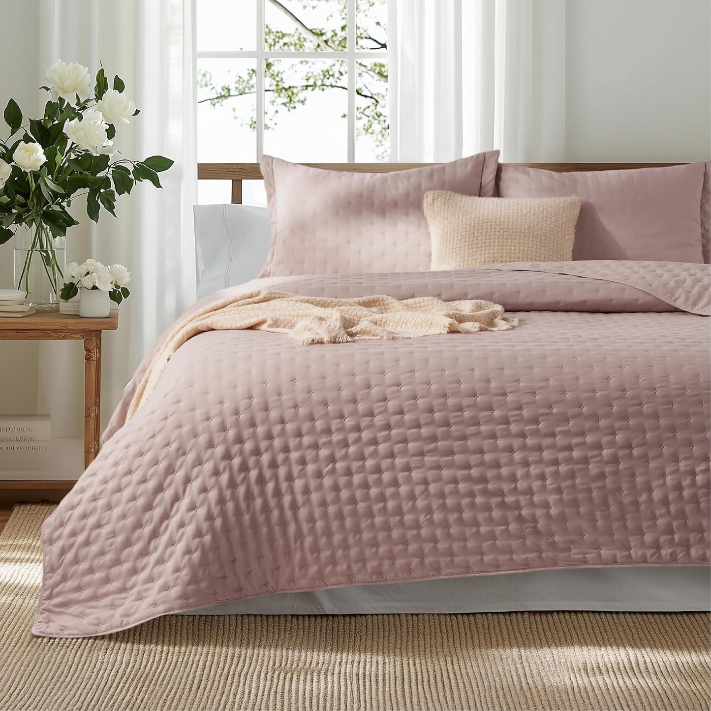 Quilts Queen Size - Bright White Bedspread Queen Size & Lightweight Comforter, Modern Coverlet with Clover Pattern, Ultra Soft All-Season Bedding, 90 x 96 Inches | Stitch-Free Quilting, Lightweight, Summer Bedding Set, Machine Washable, Pet-Friend