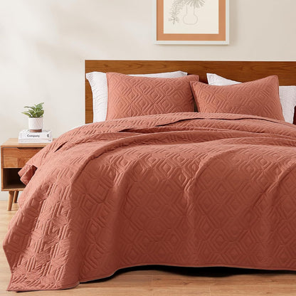 Queen Quilt-3 Pieces Lightweight Bedspreads Olive Green Queen Size Quilt Bedding Set for All Seasons, Soft Summer Coverlet with 2 Pillow Shams Suitable for Bed & Couch