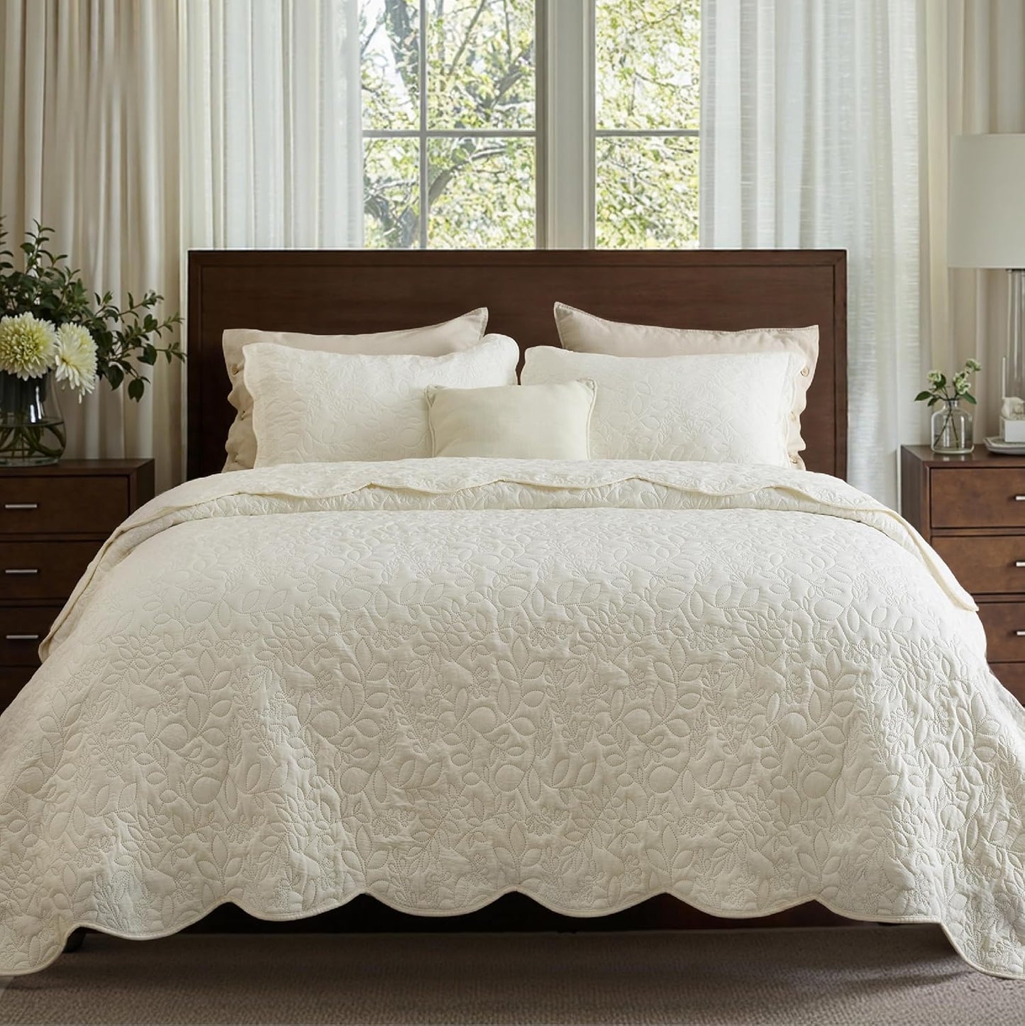 Quilts Queen Size - Bright White Bedspread Queen Size & Lightweight Comforter, Modern Coverlet with Clover Pattern, Ultra Soft All-Season Bedding, 90 x 96 Inches | Stitch-Free Quilting, Lightweight, Summer Bedding Set, Machine Washable, Pet-Friend