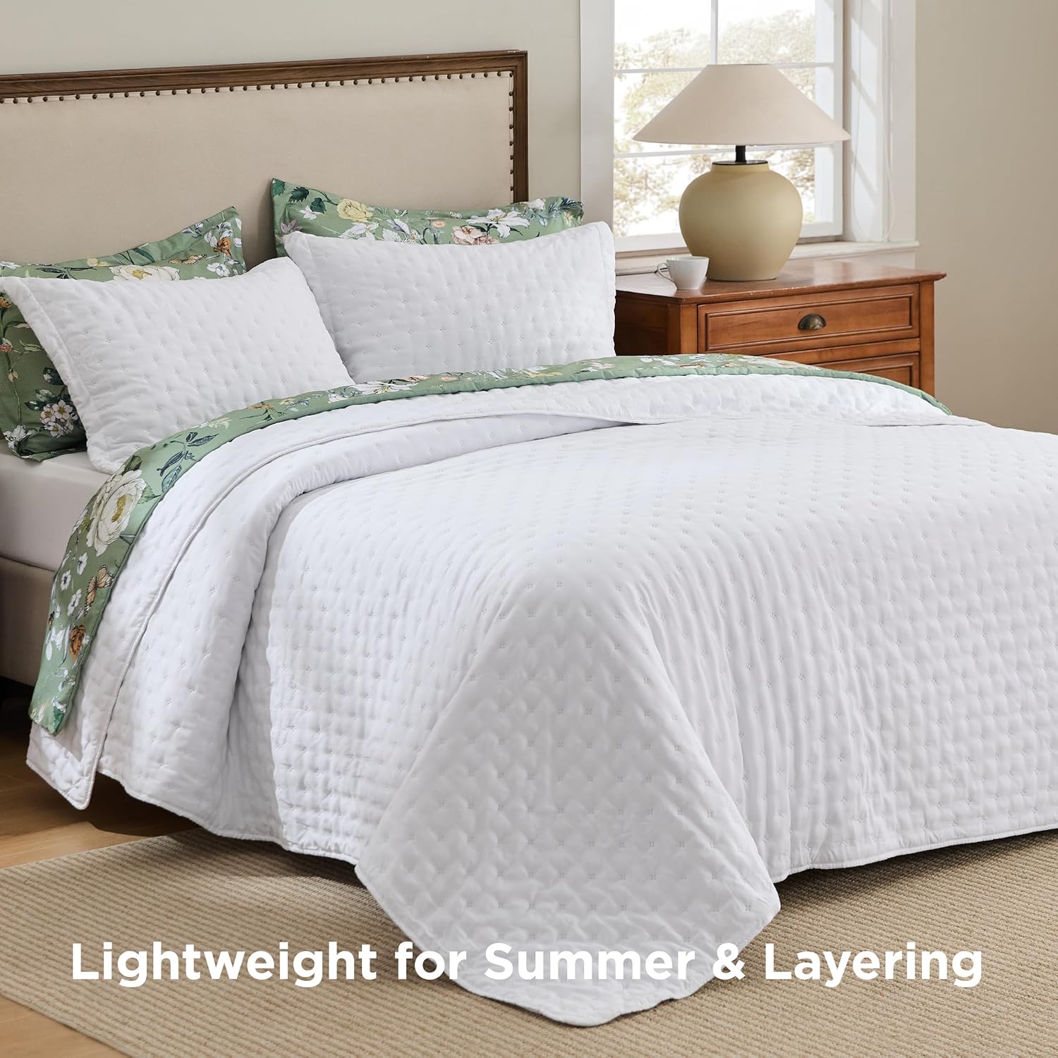 Quilts Queen Size - Bright White Bedspread Queen Size & Lightweight Comforter, Modern Coverlet with Clover Pattern, Ultra Soft All-Season Bedding, 90 x 96 Inches | Stitch-Free Quilting, Lightweight, Summer Bedding Set, Machine Washable, Pet-Friend