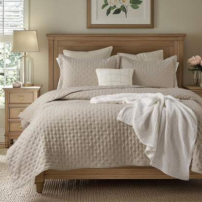 Quilts Queen Size - Bright White Bedspread Queen Size & Lightweight Comforter, Modern Coverlet with Clover Pattern, Ultra Soft All-Season Bedding, 90 x 96 Inches | Stitch-Free Quilting, Lightweight, Summer Bedding Set, Machine Washable, Pet-Friend