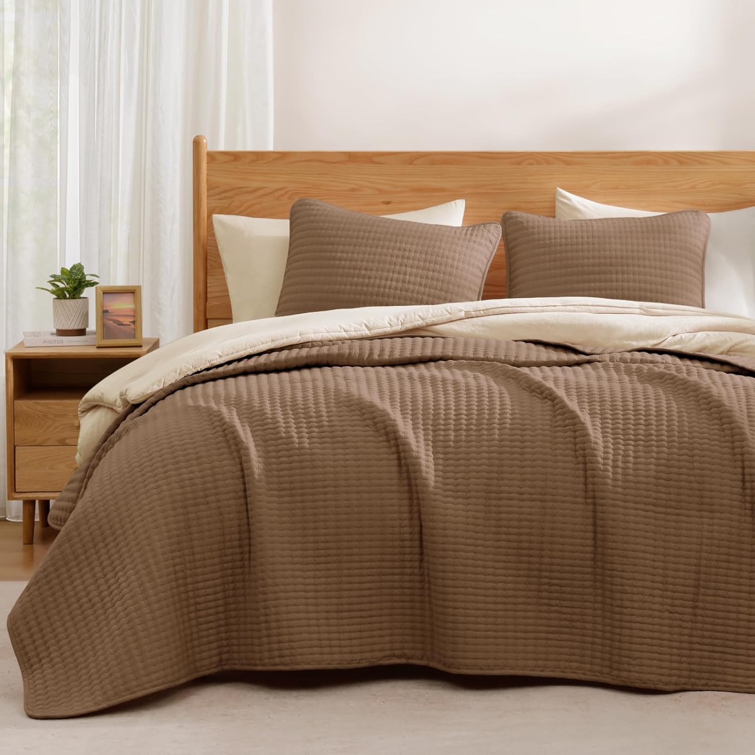 Queen Quilt-3 Pieces Lightweight Bedspreads Olive Green Queen Size Quilt Bedding Set for All Seasons, Soft Summer Coverlet with 2 Pillow Shams Suitable for Bed & Couch
