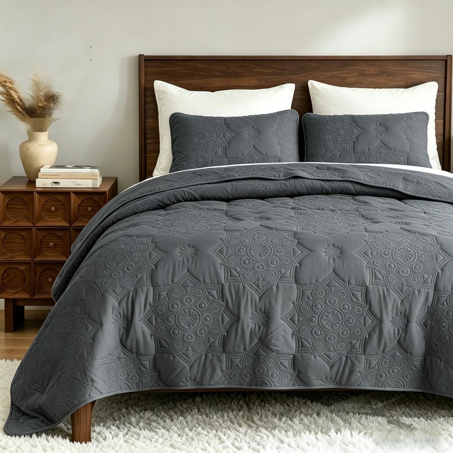 Quilts Queen Size - Bright White Bedspread Queen Size & Lightweight Comforter, Modern Coverlet with Clover Pattern, Ultra Soft All-Season Bedding, 90 x 96 Inches | Stitch-Free Quilting, Lightweight, Summer Bedding Set, Machine Washable, Pet-Friend
