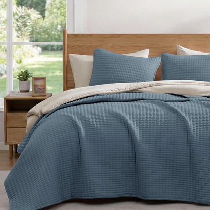 Queen Quilt-3 Pieces Lightweight Bedspreads Olive Green Queen Size Quilt Bedding Set for All Seasons, Soft Summer Coverlet with 2 Pillow Shams Suitable for Bed & Couch